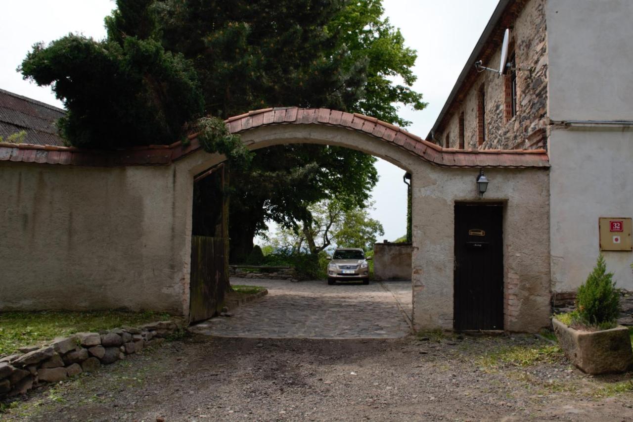 Na Konske Farme Apartment Malecov Exterior photo